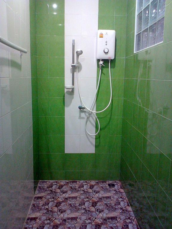 Baan Benjathip Hostel Амфава Стая снимка